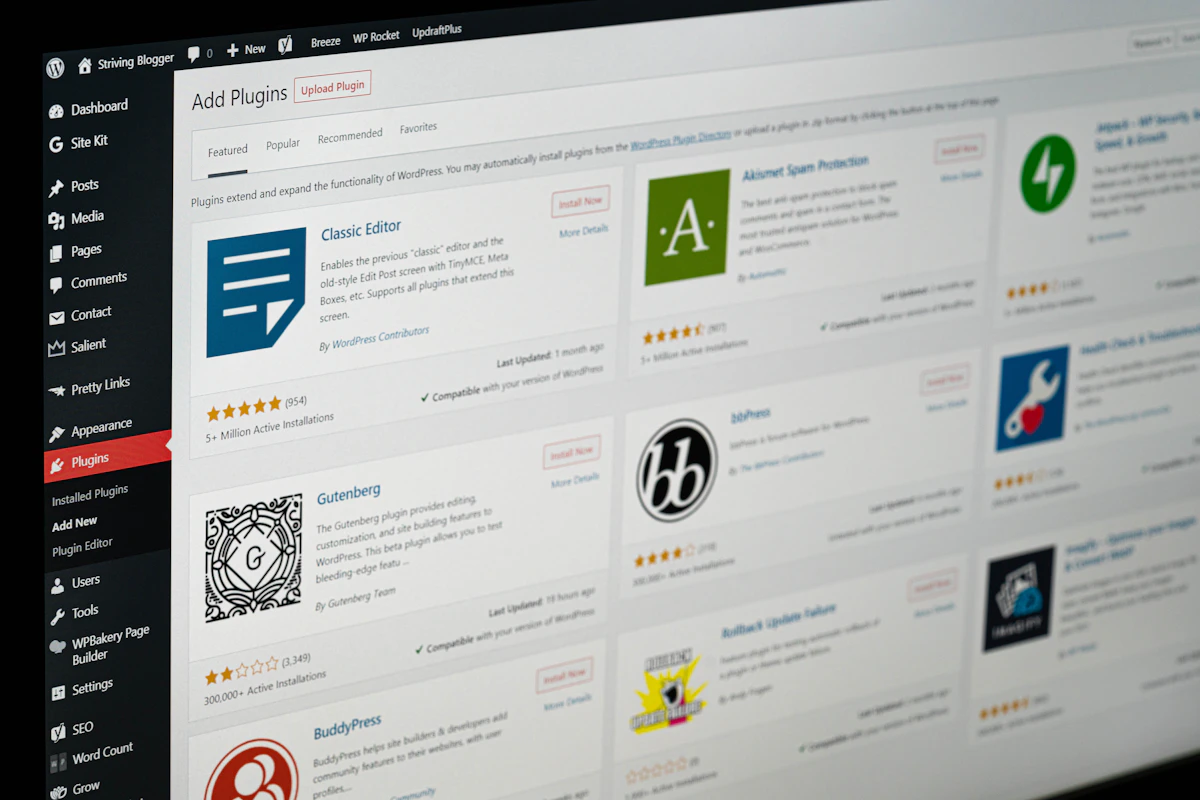 Ecrã de administração do WordPress com a página de instalação de plugins